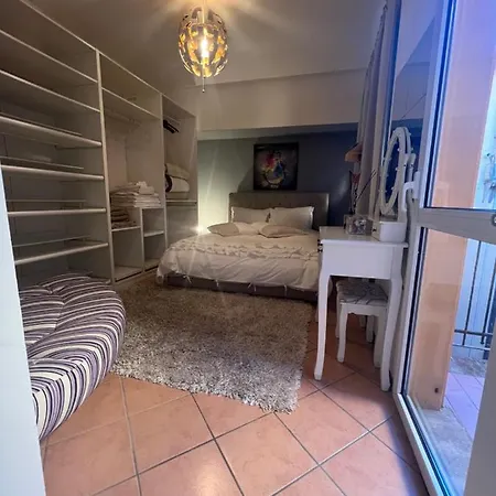 Apartment Hopper House